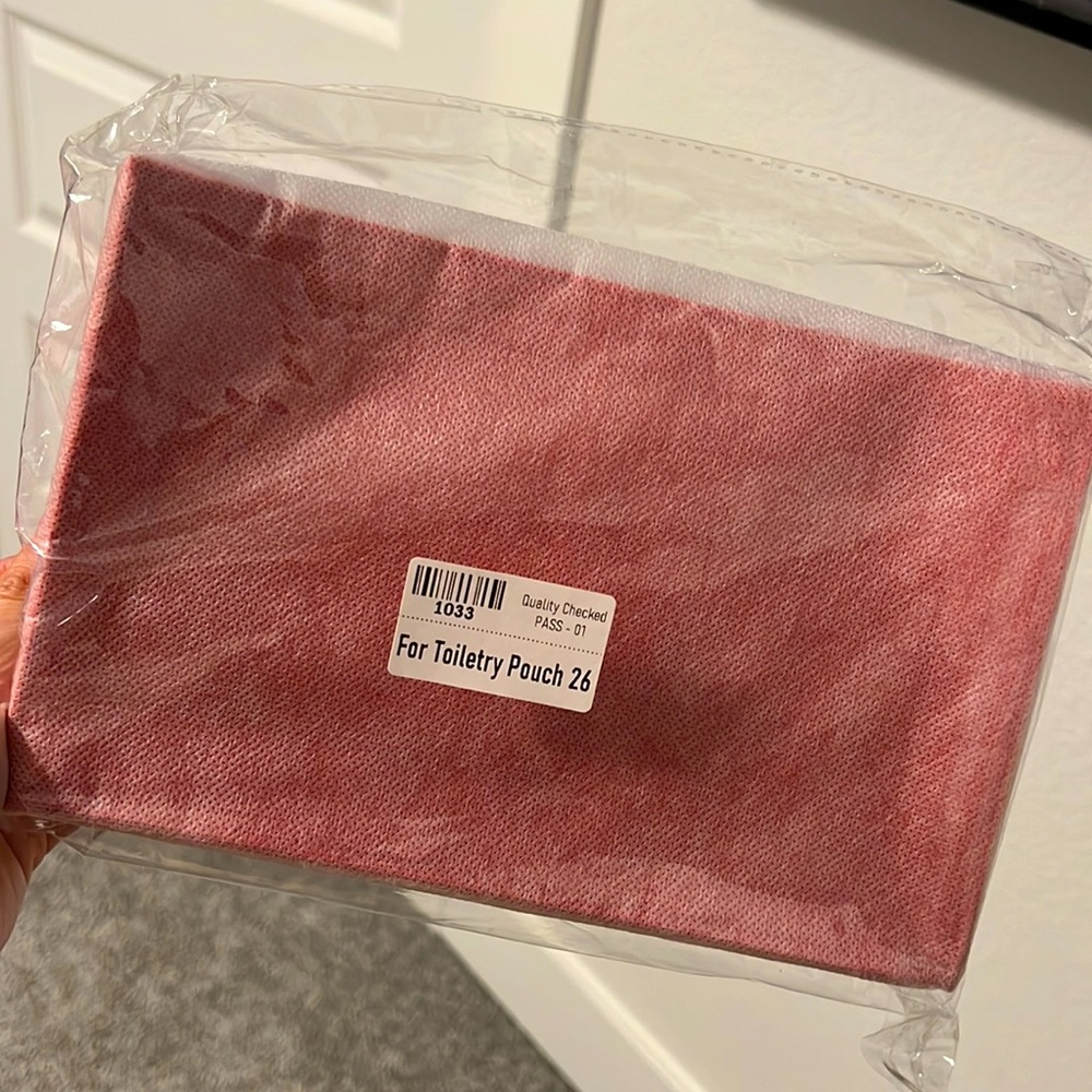 LV TOILETRY INSERT